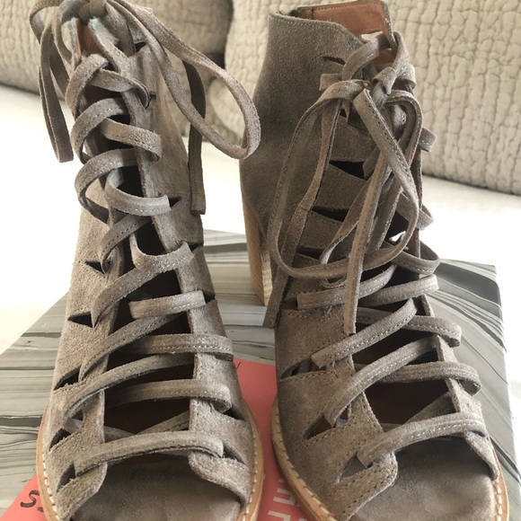 Darling ankle tie Taupe Suede sandal - Picture 2 of 4